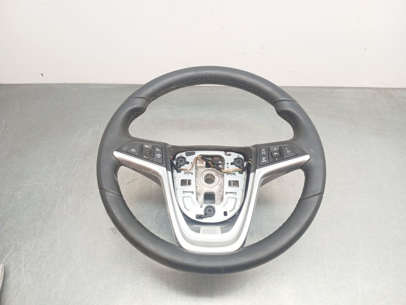 Recambio de volante para opel astra j (p10) 1.6 cdti (68) referencia OEM IAM 13351029  