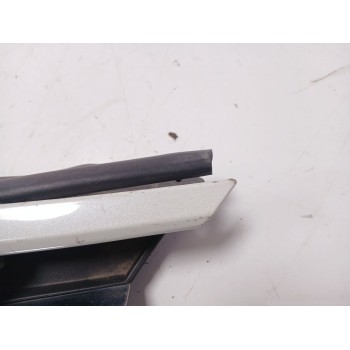 Recambio de rejilla paragolpes central para toyota yaris hsd active referencia OEM IAM 531010D660  