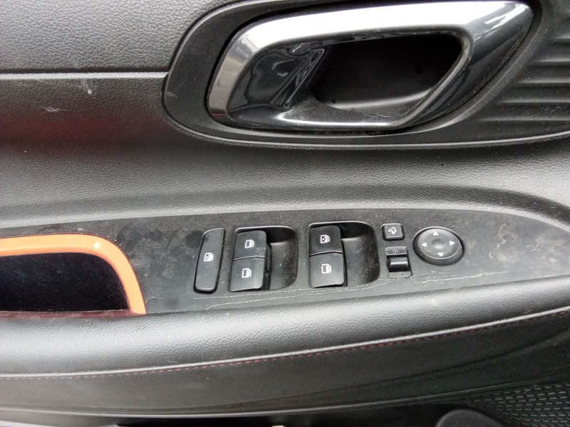 Recambio de mando elevalunas delantero izquierdo para hyundai i20 iii (bc3, bi3) 1.2 referencia OEM IAM 93571Q00104X  