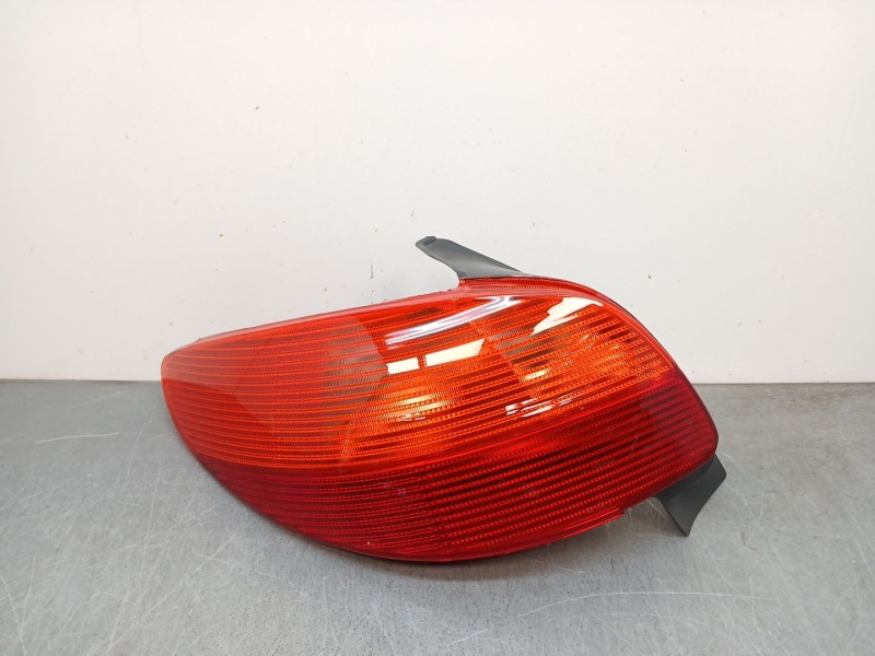 Recambio de piloto trasero izquierdo para peugeot 206 berlina referencia OEM IAM 6350p1 16544031 