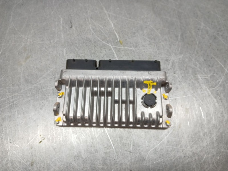 Recambio de centralita motor uce para toyota yaris (_p13_) 1.5 hybrid (nhp130_) referencia OEM IAM 896610DT20  