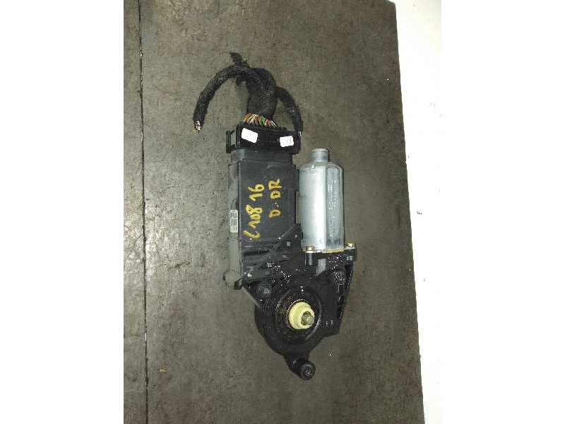 Recambio de motor elevalunas delantero derecho para volkswagen passat berlina (3b2) comfortline referencia OEM IAM 0130821694  