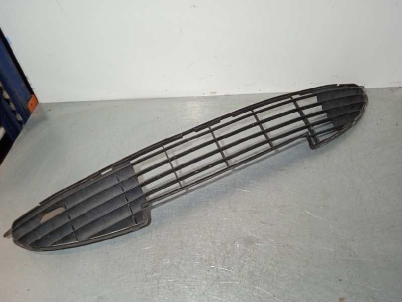 Recambio de rejilla paragolpes central para peugeot 206 berlina xs referencia OEM IAM 9630680777  