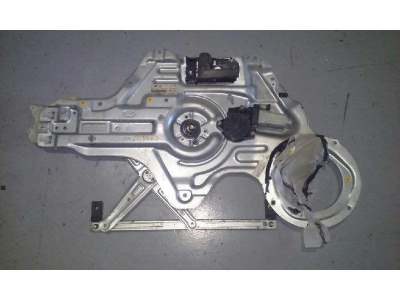 Recambio de elevalunas delantero izquierdo para kia cerato 2.0 turbodiesel cat referencia OEM IAM 824702F020 2 PINS 