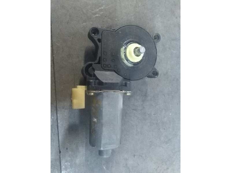 Recambio de motor elevalunas delantero izquierdo para bmw serie 3 berlina (e46) 320d referencia OEM IAM 0130821716  