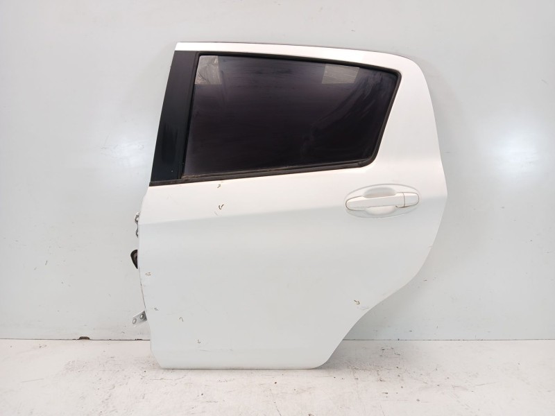 Recambio de puerta trasera izquierda para toyota yaris (_p13_) 1.5 hybrid (nhp130_) referencia OEM IAM 670040D210  