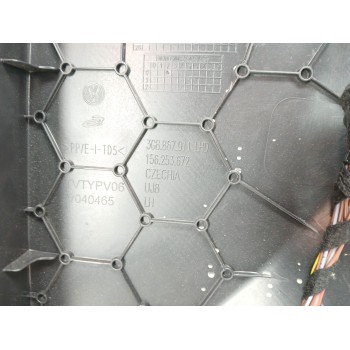 Recambio de guarnecido puerta delantera izquierda para volkswagen arteon (3h8) referencia OEM IAM 3G8831055  