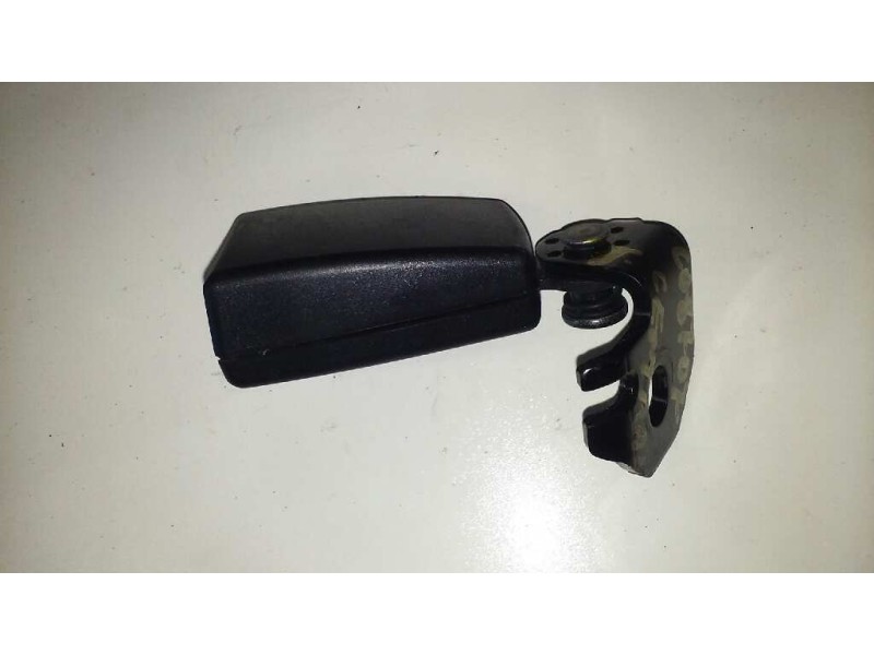 Recambio de enganche cinturon para opel corsa d ´´111 years´´ referencia OEM IAM   TRASERO CENTRAL