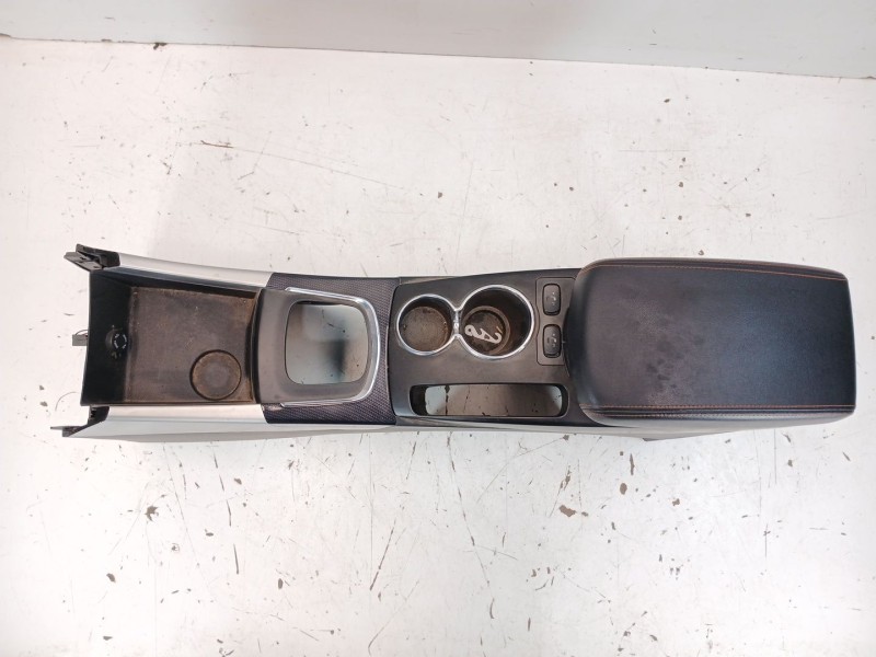 Recambio de apoyabrazos central para ssangyong korando limited 4x2 referencia OEM IAM   