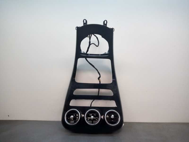 Recambio de consola central para mercedes-benz clase c w205 c200 bluetec referencia OEM IAM A2056803208 CON AIREADORES 