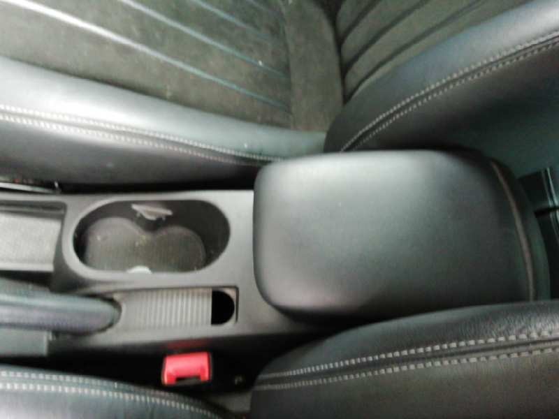 Recambio de apoyabrazos central para lancia delta (181) gold referencia OEM IAM   