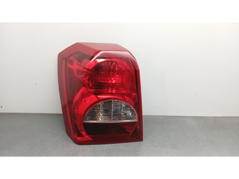 Recambio de piloto trasero izquierdo para dodge caliber 2.0 crd referencia OEM IAM 05303753 05303881 