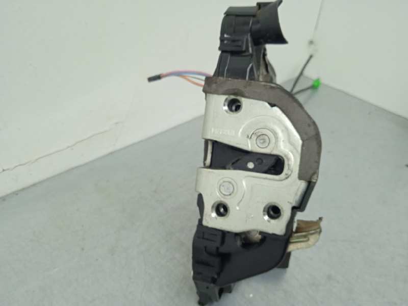 Recambio de cerradura puerta delantera derecha para toyota yaris (ksp9/scp9/nlp9) básico referencia OEM IAM 690300D140  4 CABLES