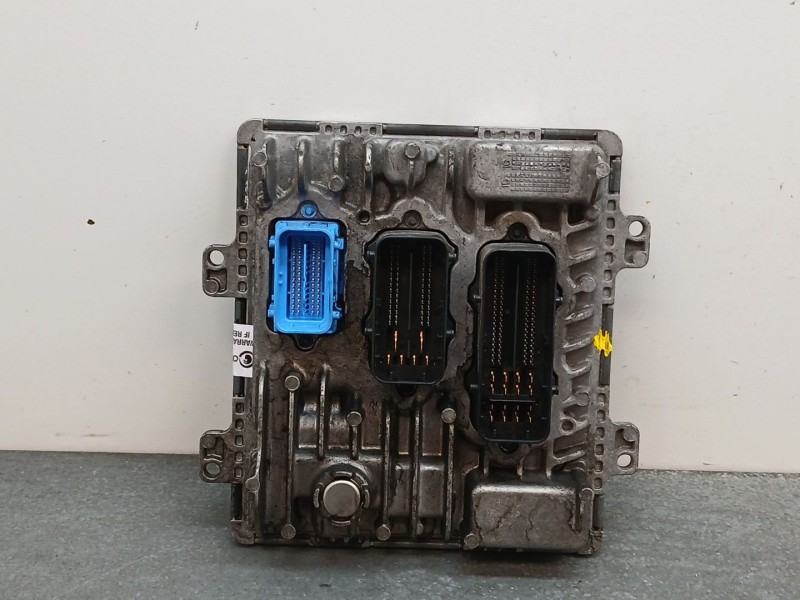 Recambio de centralita motor uce para opel insignia berlina expression referencia OEM IAM 55491705  