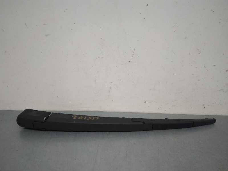 Recambio de brazo limpia trasero para opel astra j lim. selective referencia OEM IAM 13256918  