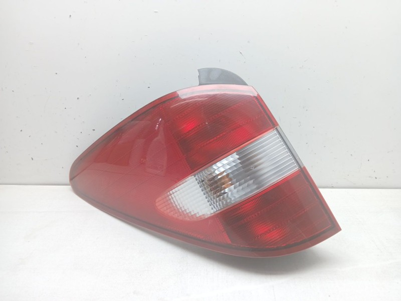 Recambio de piloto trasero izquierdo para ssangyong rodius i 2.7 xdi referencia OEM IAM 8360121  