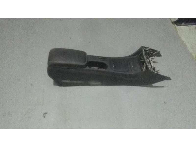 Recambio de apoyabrazos central para mercedes-benz clase gla (w156) 2.1 cdi cat referencia OEM IAM A1768100079  