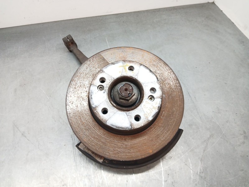 Recambio de mangueta delantera derecha para ssangyong rodius i 2.7 xdi referencia OEM IAM   