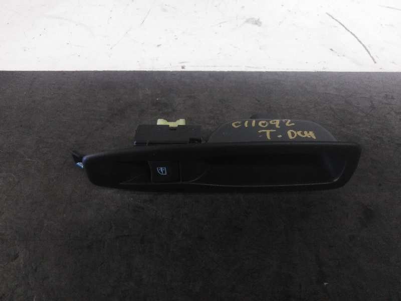 Recambio de mando elevalunas trasero derecho para renault captur expression referencia OEM IAM 829614619R  