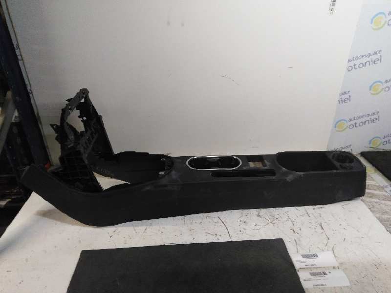 Recambio de consola central para volkswagen beetle 1.6 tdi dpf referencia OEM IAM 5C6862534  