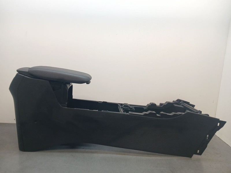 Recambio de apoyabrazos central para kia ceed gt line referencia OEM IAM 97020j7000  