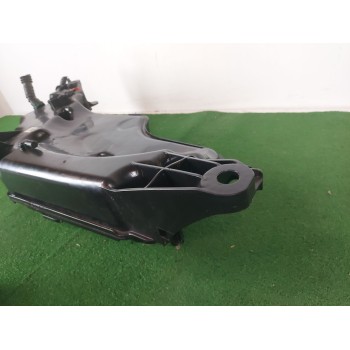 Recambio de deposito adblue para volkswagen golf vii (5g1, bq1, be1, be2) 1.6 tdi referencia OEM IAM 5Q0131331C  