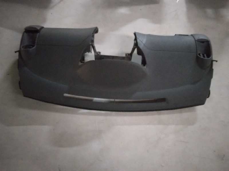 Recambio de salpicadero para toyota yaris active referencia OEM IAM TKPAB0033 CON AIRBAG 