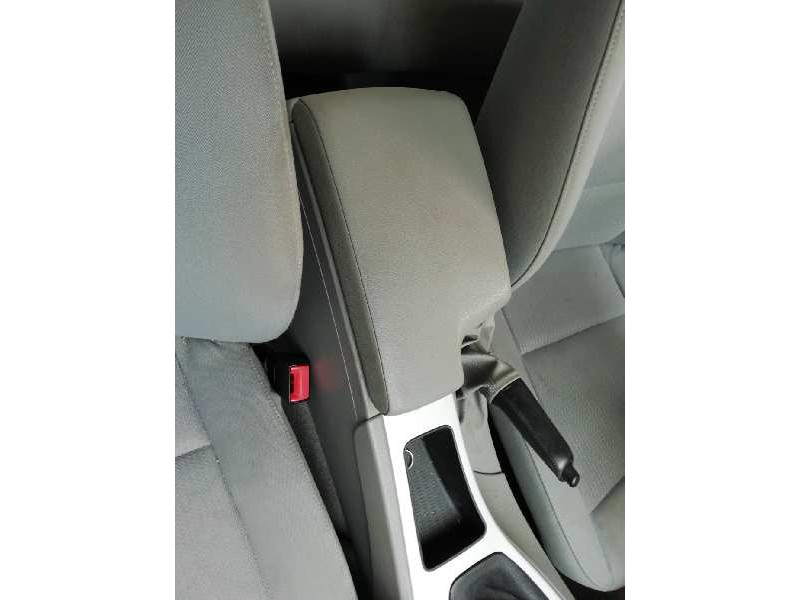 Recambio de apoyabrazos central para bmw serie 3 berlina (e90) 320d referencia OEM IAM BSS3S01C47  