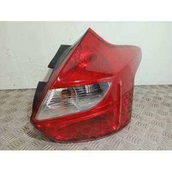 PILOTO TRASERO DERECHO TIENE UNA RAJA 