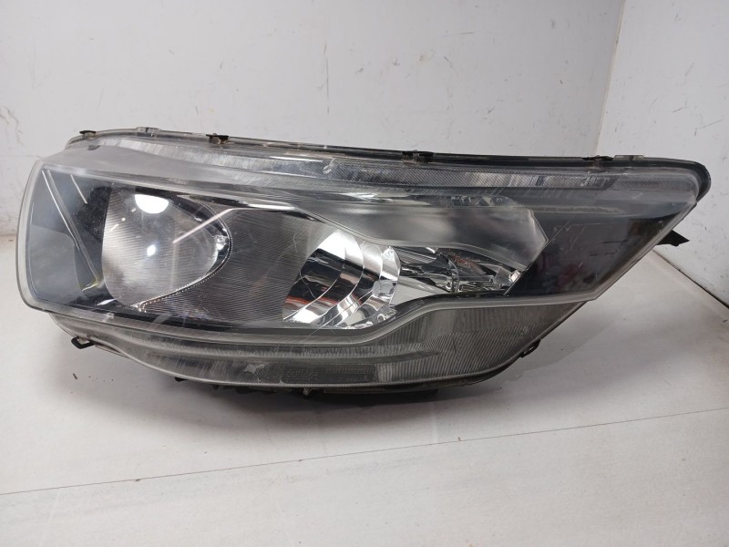 Recambio de faro izquierdo para iveco daily vi caja/chasis 33s16, 35s16, 35c16, 40c16, 50c16 referencia OEM IAM 5801473750  