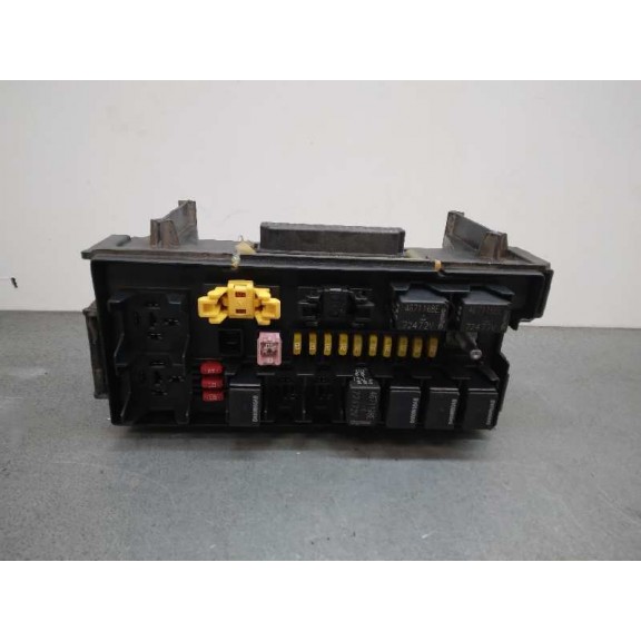 Recambio de caja reles / fusibles para jeep commander 3.0 v6 crd limited referencia OEM IAM 04692114AC  