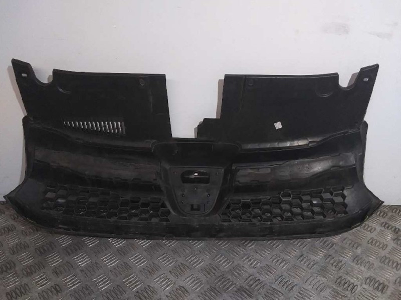 Recambio de rejilla delantera para dacia sandero stepway referencia OEM IAM 623107634R  