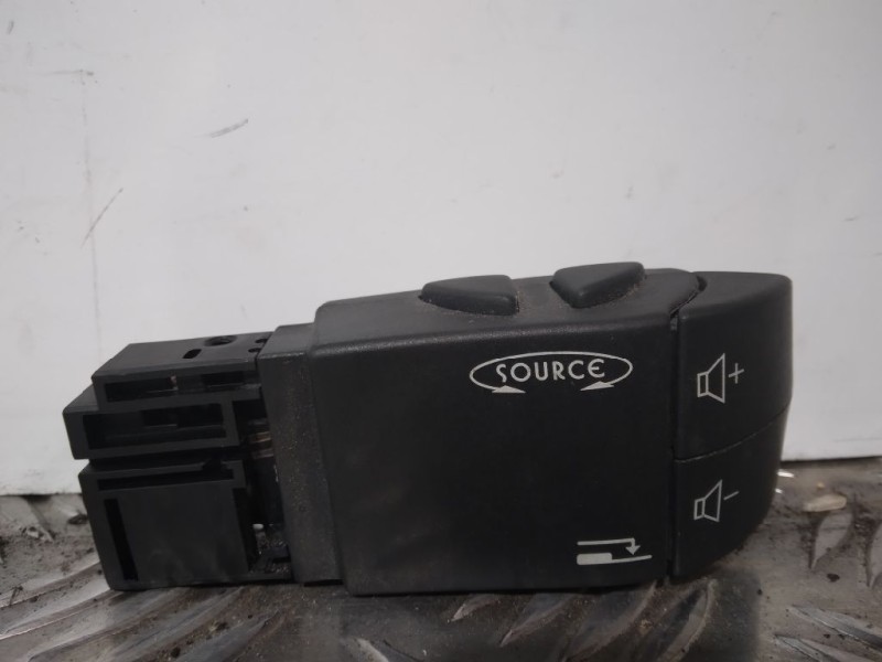 Recambio de mando volante para renault espace iv (jk0) dynamique referencia OEM IAM 34442201AF 7701049643 RADIO