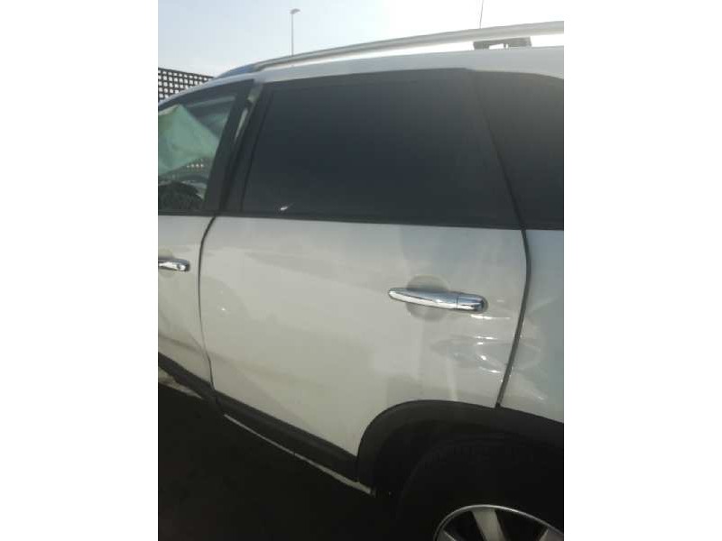 Recambio de puerta trasera izquierda para kia sorento 2.2 crdi cat referencia OEM IAM  BLANCA 
