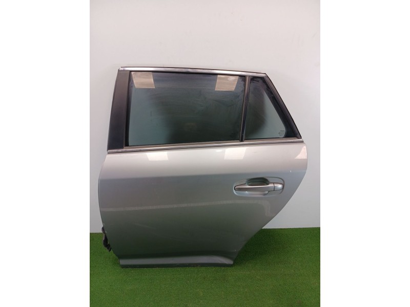 Recambio de puerta trasera izquierda para toyota avensis touring sports advance referencia OEM IAM   
