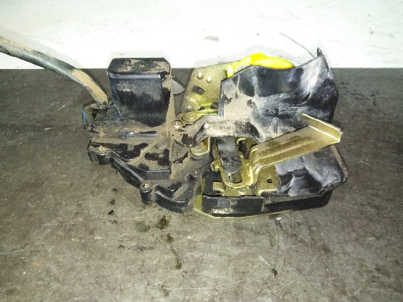 Recambio de cerradura puerta trasera izquierda para kia carens 2.0 turbodiesel cat referencia OEM IAM  2 PIN FICHA ROTA