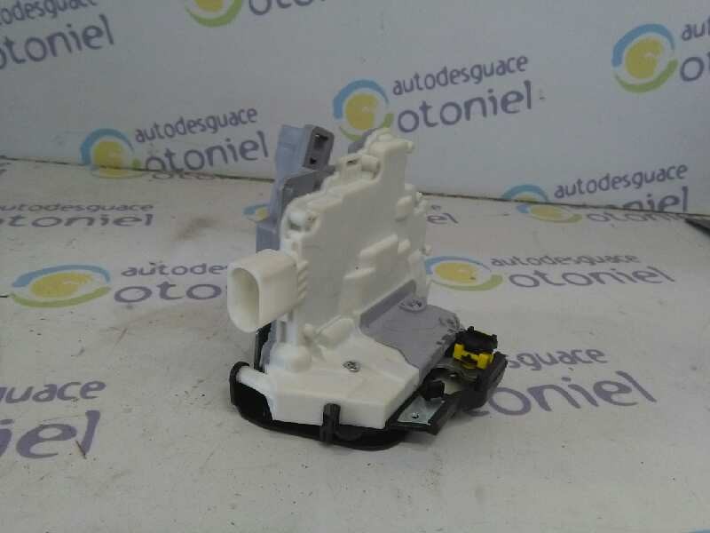 Recambio de cerradura puerta trasera izquierda para audi a3 (8p) referencia OEM IAM 4F0839015  8 PINS