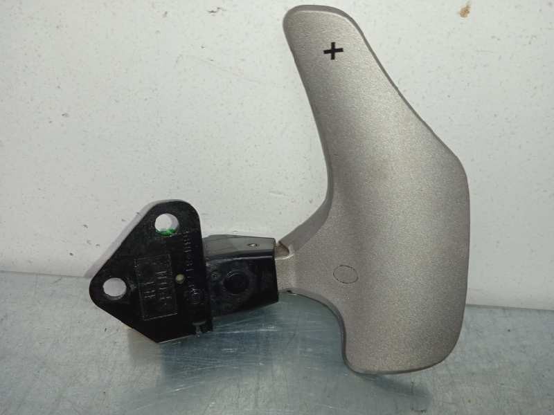 Recambio de mando volante para toyota auris luna referencia OEM IAM 5883T73 LEVA + SUBIR MARCHA