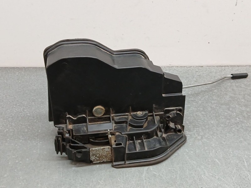 Recambio de cerradura puerta trasera izquierda para bmw x5 (e70) xdrive30d referencia OEM IAM 7276673 4 pines 