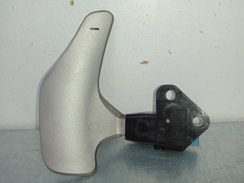 Recambio de mando volante para toyota auris luna referencia OEM IAM 5883T73 LEVA - BAJAR MARCHA