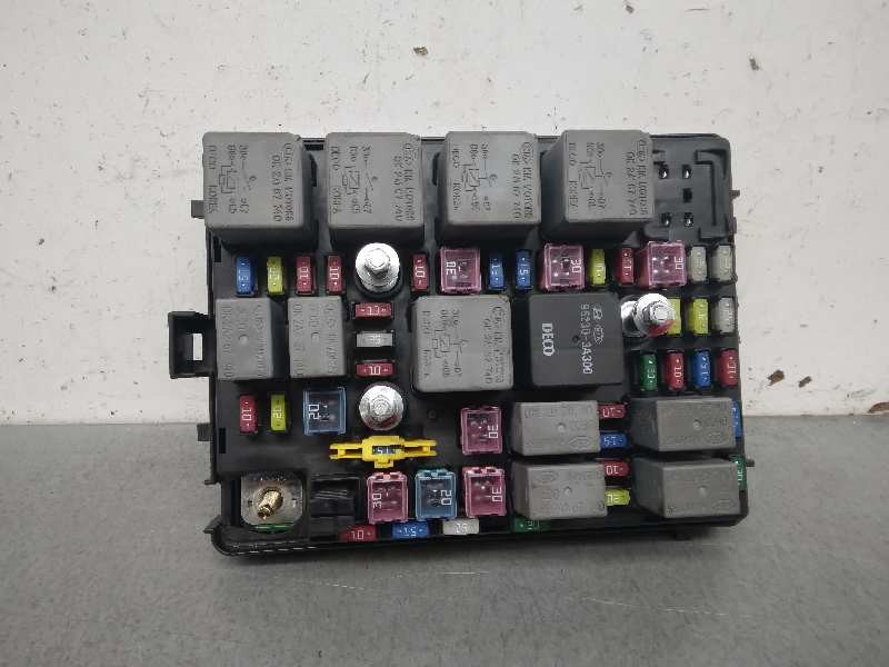 Recambio de caja reles / fusibles para kia carens 2.0 crdi ex monovolumen referencia OEM IAM AK5226  