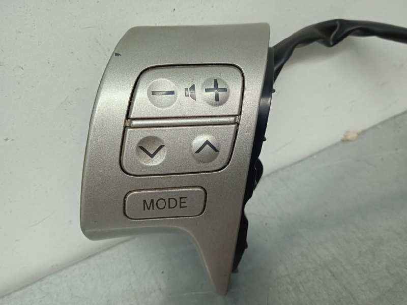 Recambio de mando volante para toyota auris luna referencia OEM IAM  CONTROL RADIO 
