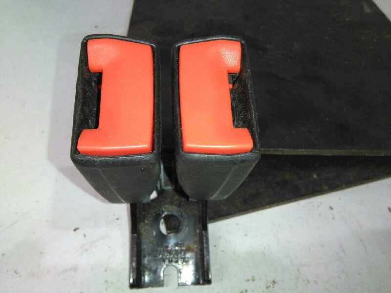 Recambio de enganche cinturon para ford fiesta (ccn) sync edition referencia OEM IAM 8V51A613K21AC TRASERO DERECHO DOBLE