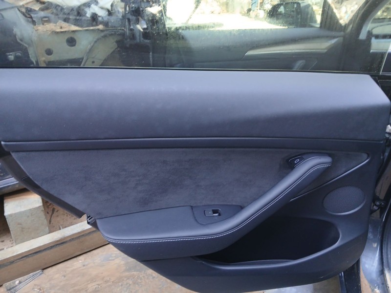 Recambio de guarnecido puerta trasera izquierda para tesla model 3 ev referencia OEM IAM 158812802E  
