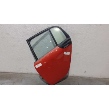 PUERTA TRASERA IZQUIERDA ROJA PINTURA MAL Y GOMAS QUEMADAS