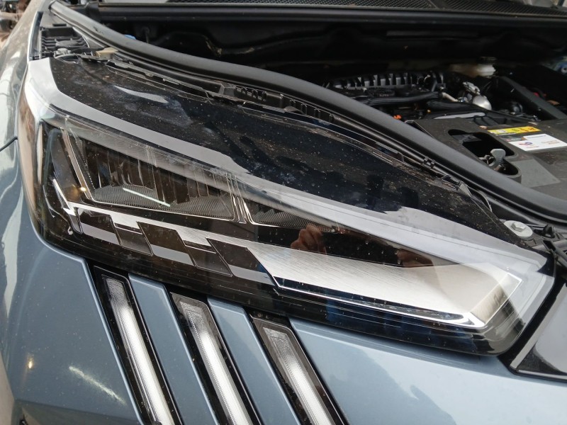 Recambio de faro derecho para peugeot 3008 iii hybrid motor hn09 referencia OEM IAM   