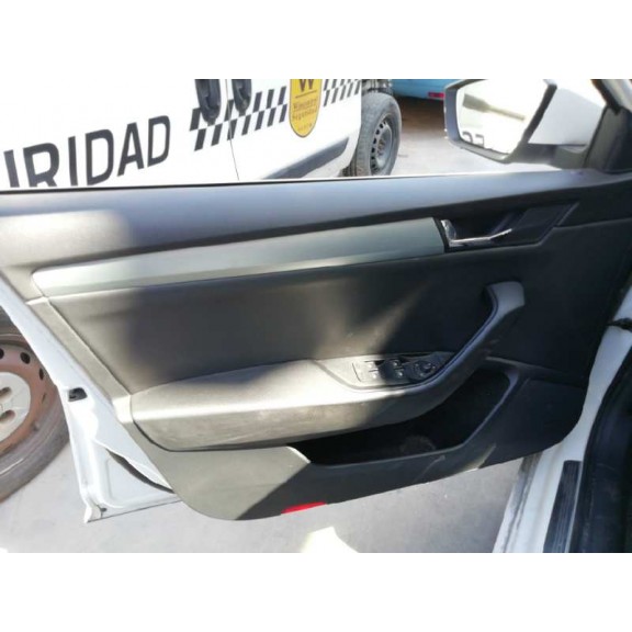 Recambio de guarnecido puerta delantera izquierda para skoda superb (3v3) 2.0 tdi referencia OEM IAM   