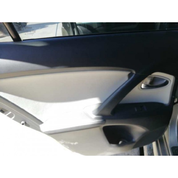 Recambio de guarnecido puerta trasera izquierda para toyota avensis touring sports advance referencia OEM IAM   