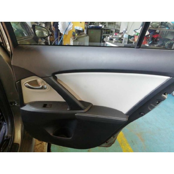 Recambio de guarnecido puerta trasera derecha para toyota avensis touring sports advance referencia OEM IAM   