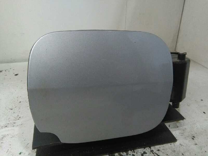 Recambio de tapa exterior combustible para renault clio iii tom tom edition referencia OEM IAM 8200383466 PLATA 8200290092